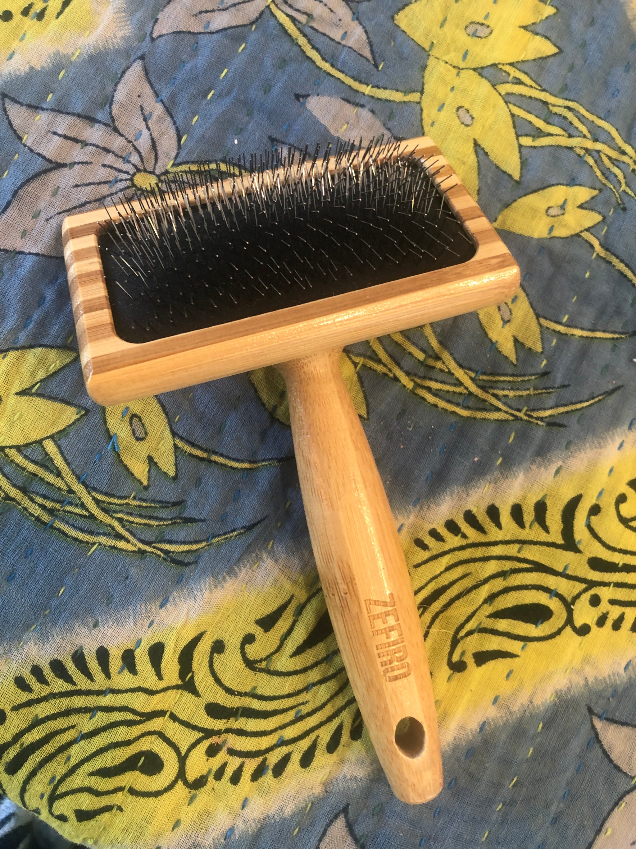 Bamboo cat brush Outlet